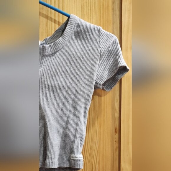 Calvin Klein Gray Ribbed Crop Top - Picture 3 of 6